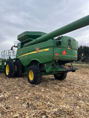 2017 John Deere S670 Image