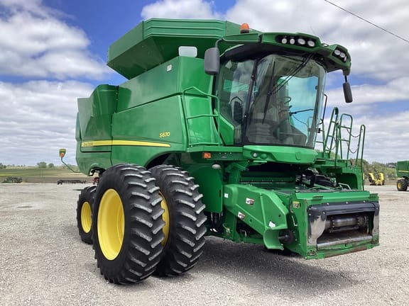 2017 John Deere S670 Equipment Image0