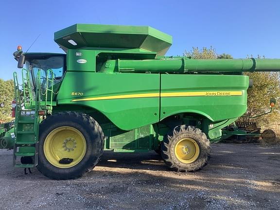 Image of John Deere S670 equipment image 2