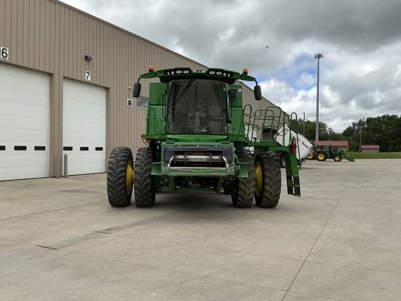 Image of John Deere S670 Image 1