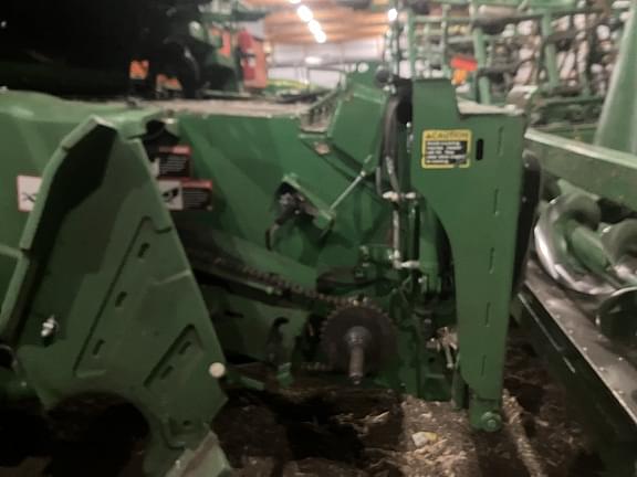 Image of John Deere S670 equipment image 4