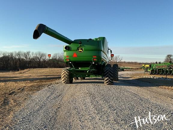 Image of John Deere S670 equipment image 4