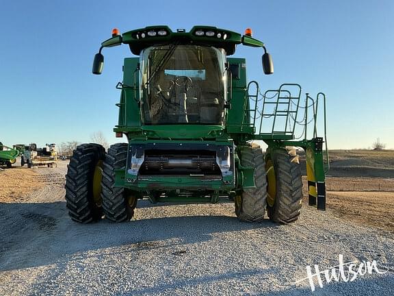 Image of John Deere S670 equipment image 1