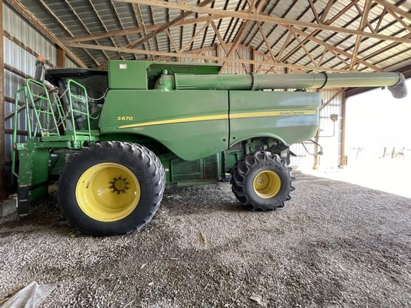 Main image John Deere S670