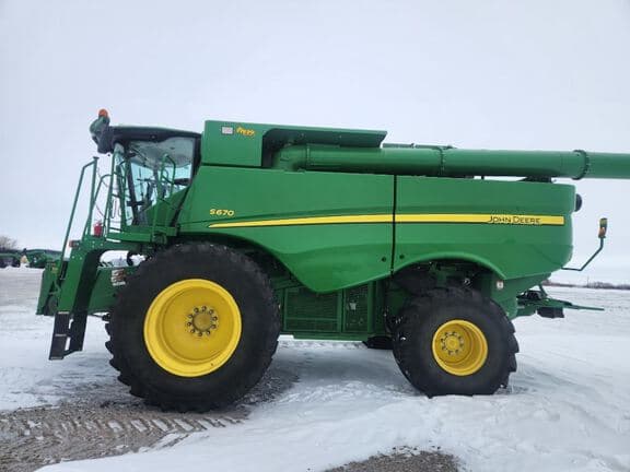 Image of John Deere S670 Image 1