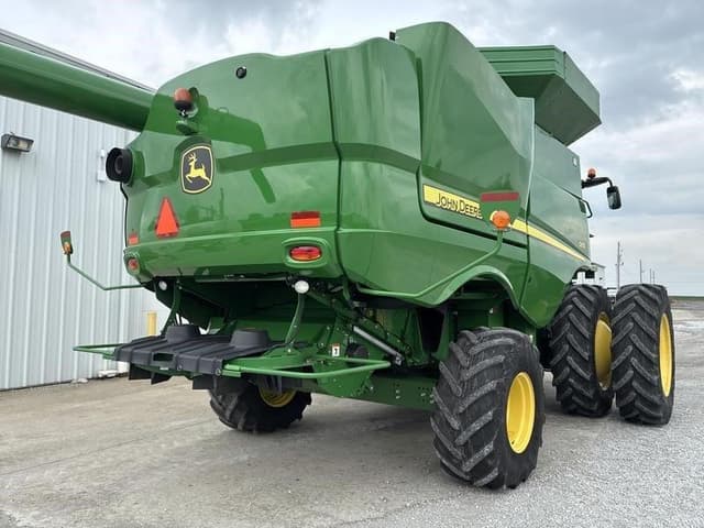 Image of John Deere S670 equipment image 1
