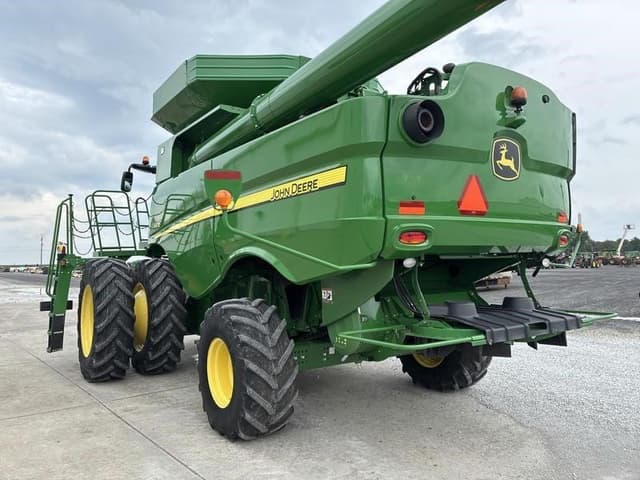 Image of John Deere S670 equipment image 3