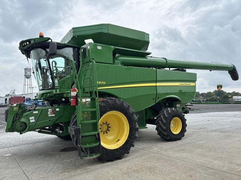 2017 John Deere S670 Equipment Image0