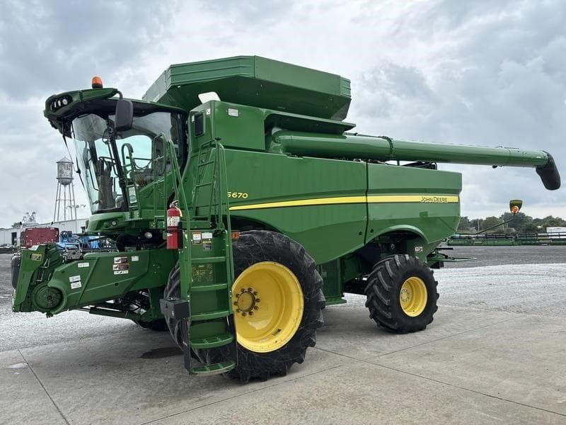 Image of John Deere S670 Primary image