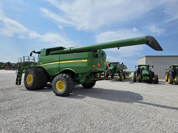 Image of John Deere S670 equipment image 2