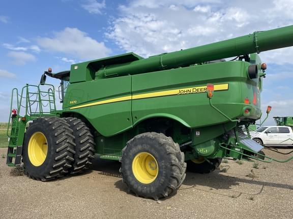 Image of John Deere S670 equipment image 1