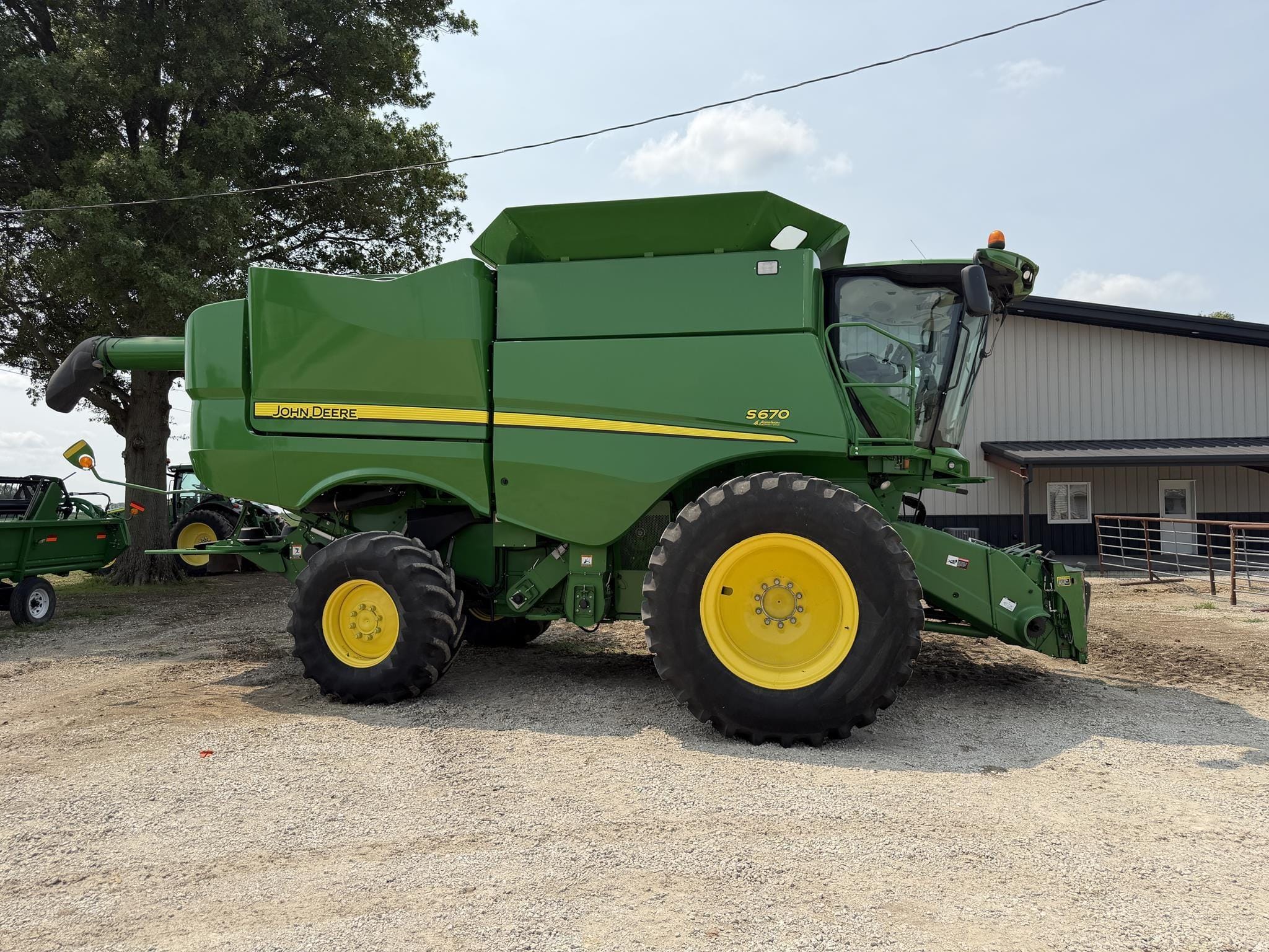 2017 John Deere S670 Equipment Image0