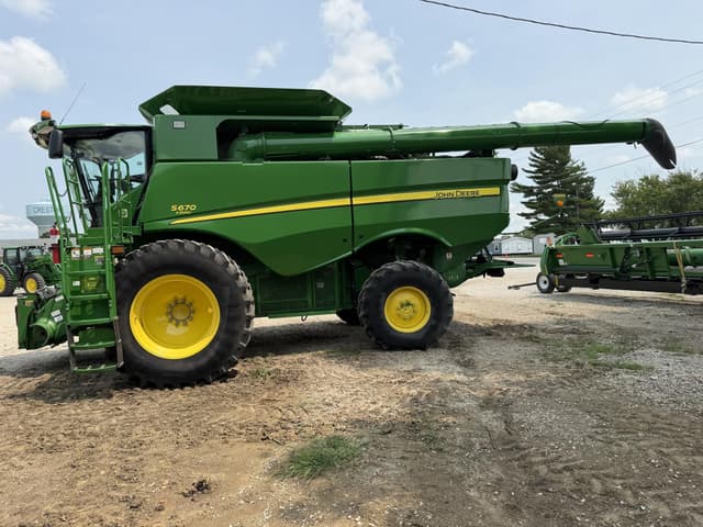 Image of John Deere S670 equipment image 1