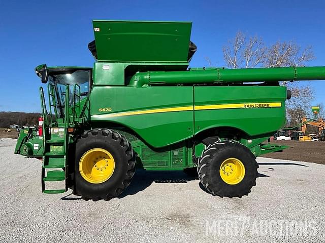 Image of John Deere S670 equipment image 1