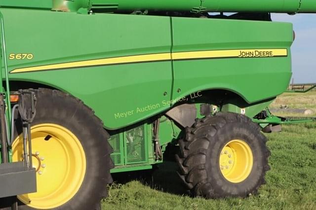 Image of John Deere S670 equipment image 4