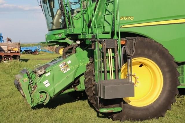Image of John Deere S670 equipment image 3