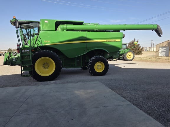 2017 John Deere S670 Equipment Image0