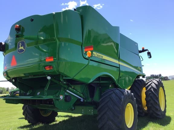 Image of John Deere S670 equipment image 4