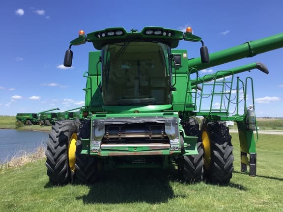Image of John Deere S670 equipment image 1