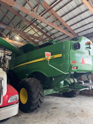 2017 John Deere S670 Equipment Image0