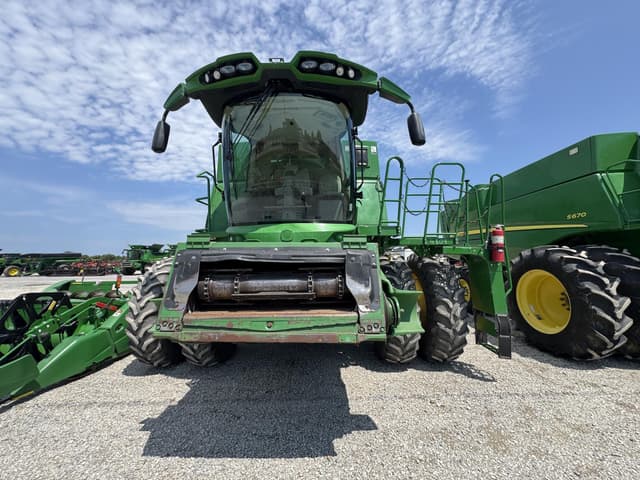 Image of John Deere S670 equipment image 4