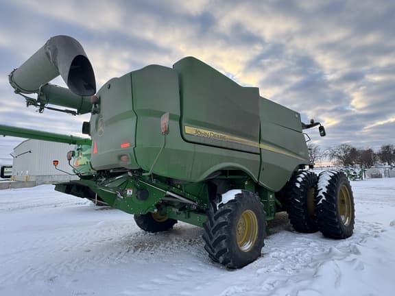 Image of John Deere S670 equipment image 2