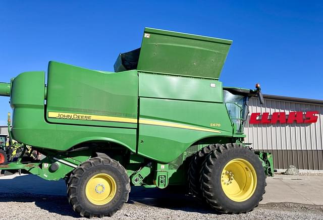 Image of John Deere S670 equipment image 1