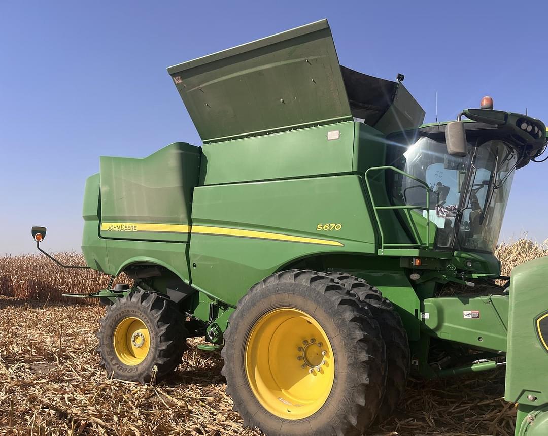 Image of John Deere S670 Primary image