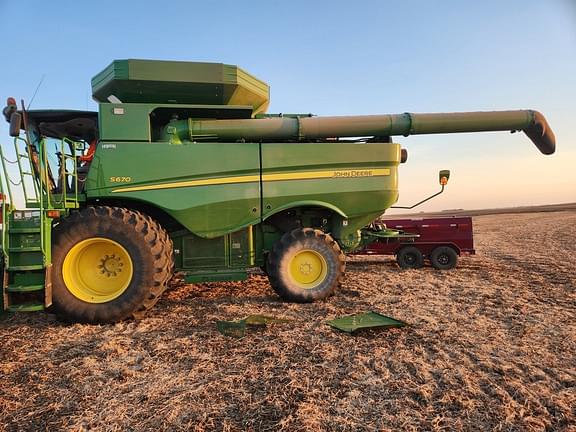 Image of John Deere S670 equipment image 2