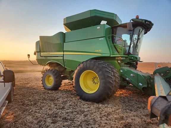 Image of John Deere S670 equipment image 4