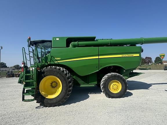 Image of John Deere S680 equipment image 4