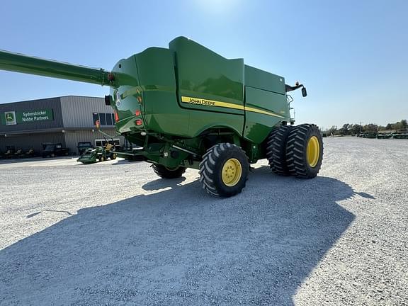 Image of John Deere S680 equipment image 4