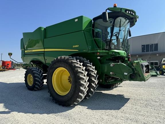 Image of John Deere S680 equipment image 2