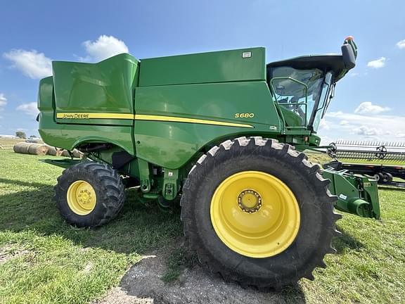 Image of John Deere S680 equipment image 1