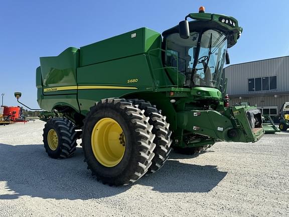 Image of John Deere S680 equipment image 1