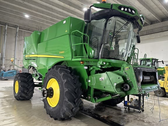 Main image John Deere S680