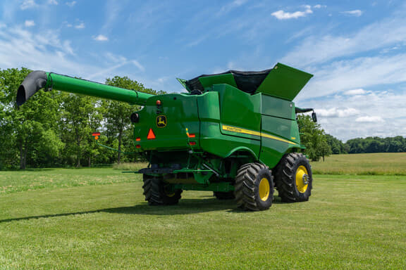 Image of John Deere S680 equipment image 4