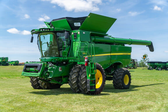 2017 John Deere S680 Equipment Image0