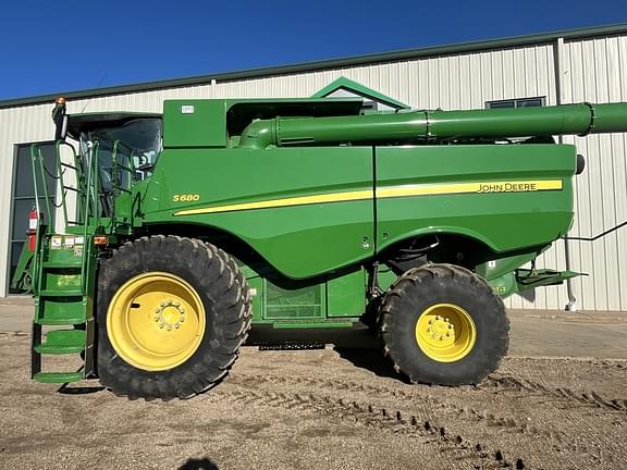 Image of John Deere S680 equipment image 1