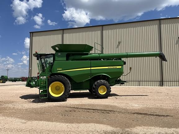 Image of John Deere S680 equipment image 1