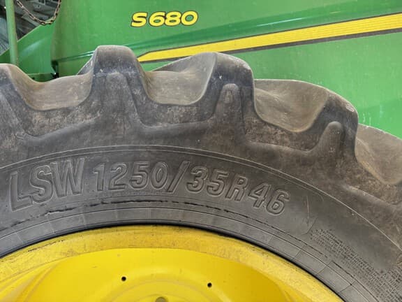 Image of John Deere S680 equipment image 4