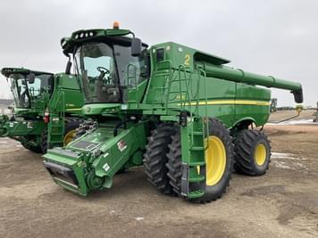 Main image John Deere S680