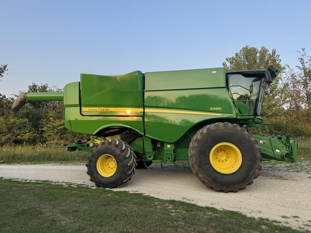 Image of John Deere S680 equipment image 2