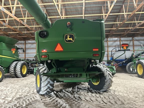 Image of John Deere S680 equipment image 2