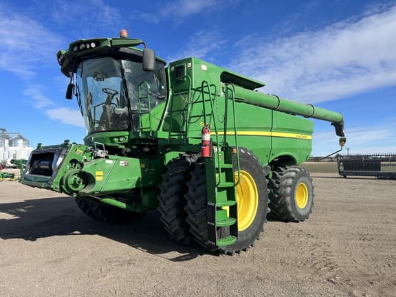 Image of John Deere S680 Primary image