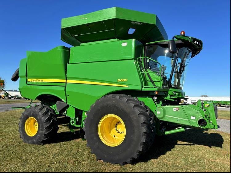 2017 John Deere S680 Equipment Image0