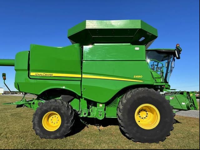 Image of John Deere S680 equipment image 2