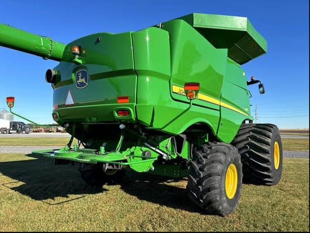 Image of John Deere S680 equipment image 3
