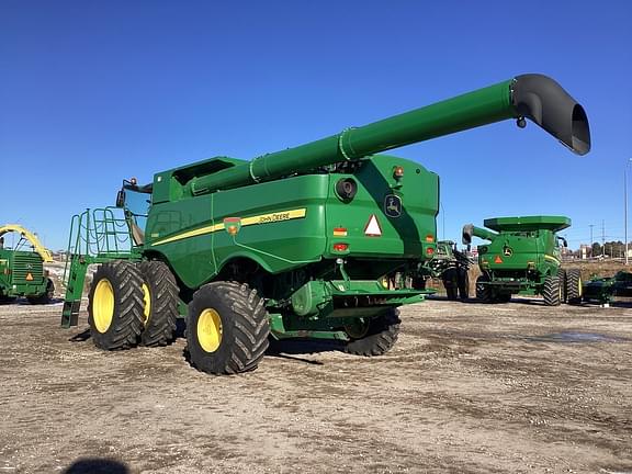 Image of John Deere S680 equipment image 4