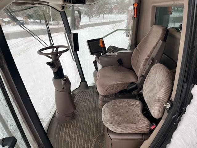 Image of John Deere S680 equipment image 4